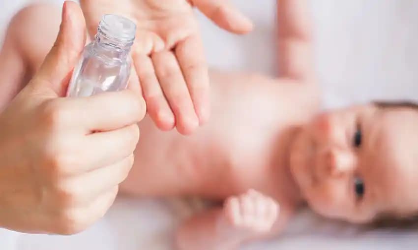 Bebek Yağı Kullanım Alanları ve Faydaları Kozmetik Dünyasında Çok Yönlü Bir Ürün