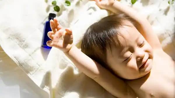 Bebeklerde Bebek Yağı Kullanımı: Güvenlik, Doğru Kullanım ve Alternatifler