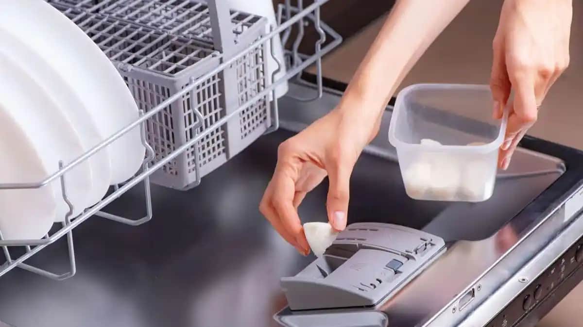 Bulaşık Makinesi Kokusu Nasıl Giderilir: Etkili Temizlik ve Bakım Yöntemleri