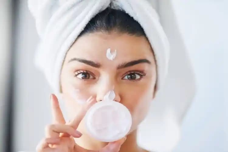 Cerave Blemish Control Jel Kullanım Rehberi: Akneye Karşı Doğru Uygulama Yöntemleri