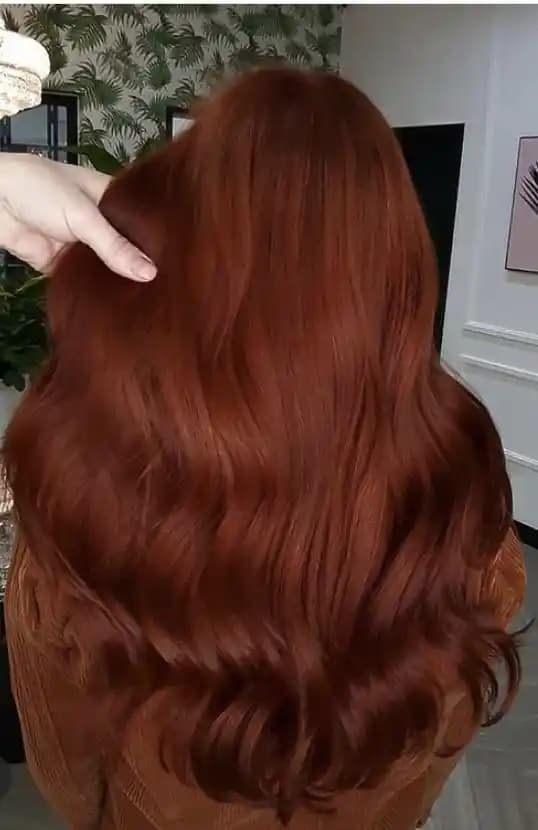 Koyu Bakır Saç Rengi Özellikleri ve Uygun Ten Renkleri Hakkında Detaylı Bilgi