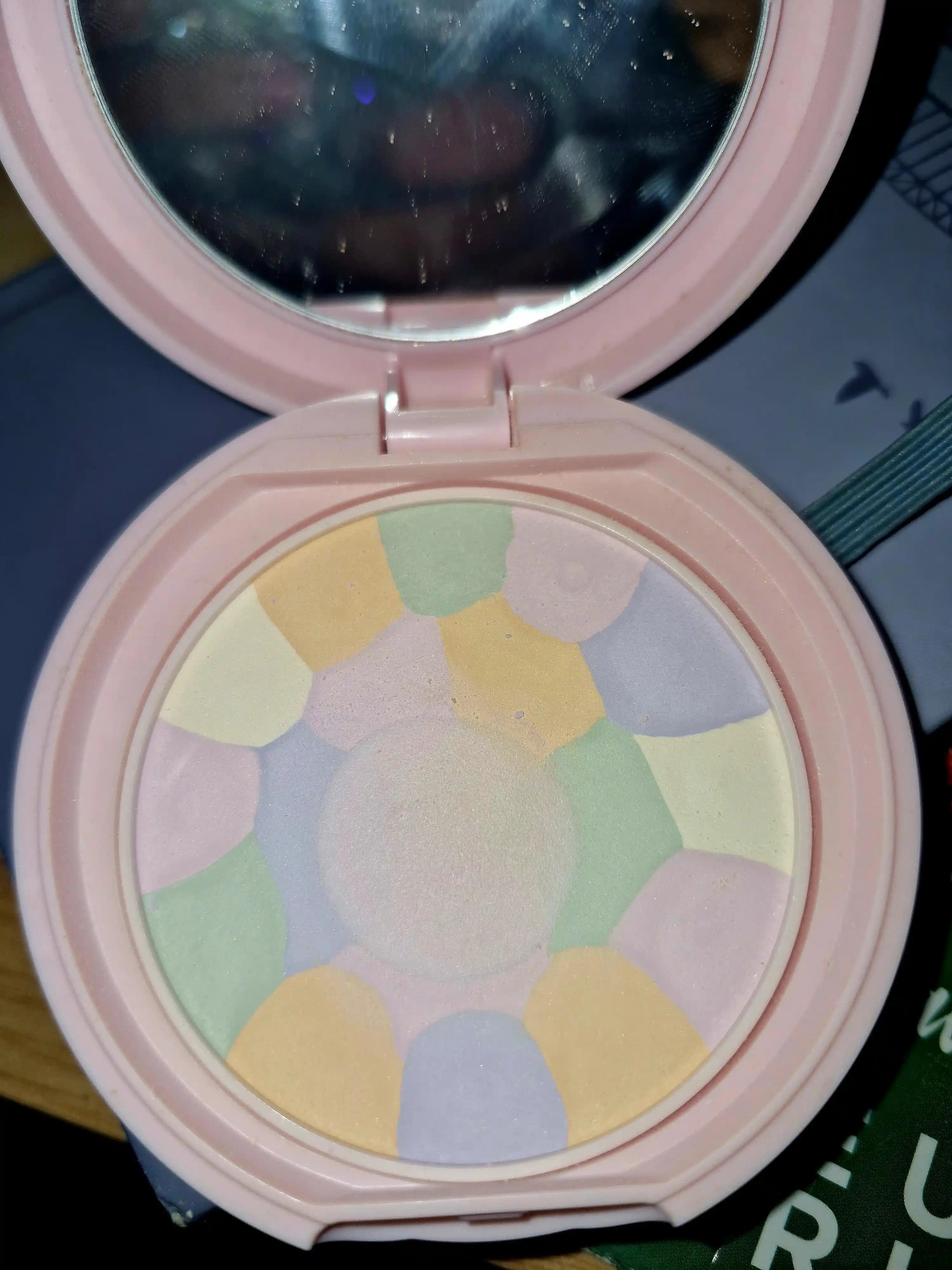 Canmake Marshmallow Finish Powder'daki Beyaz Lekelerin Nedenleri ve Kullanım Önerileri