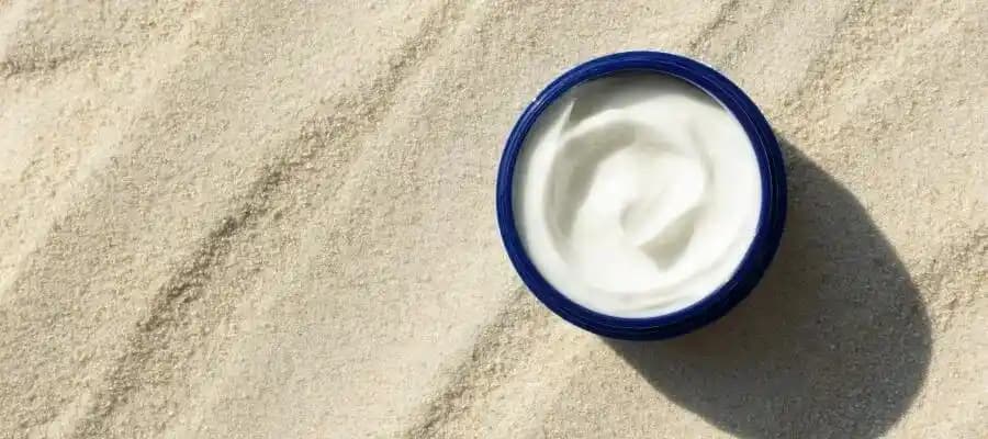 Göz Yakmayan Güneş Kremleri: İçerik, Formülasyon ve Kullanım Rehberi