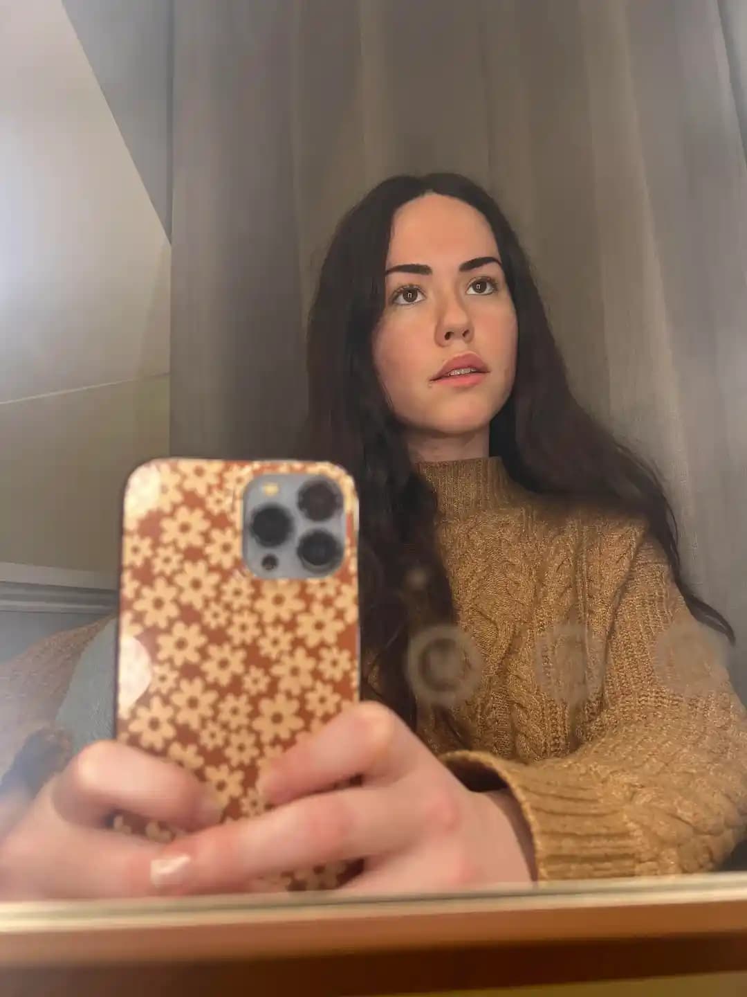 Kaş Kalınlığı Tercihi: Yüz Estetiği ve Kişisel Tarza Uygun İnce veya Kalın Kaşlar