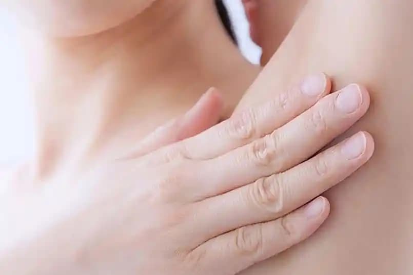 Koltuk Altı Karanlıkları: Nedenleri, Bakım Yöntemleri ve Asya Güzellik Ürünleriyle Çözümler