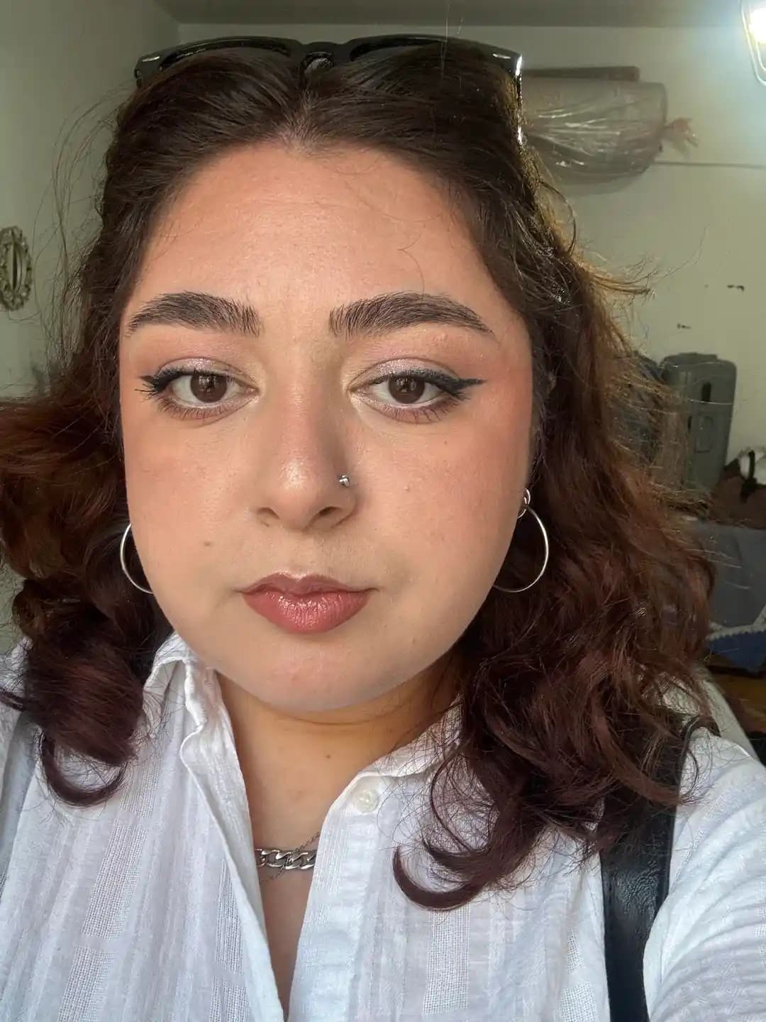 Makyajda Eyeliner ve Doğal Kaşlar: Ürün Seçimi ve Uygulama Teknikleriyle Etkileyici Görünüm