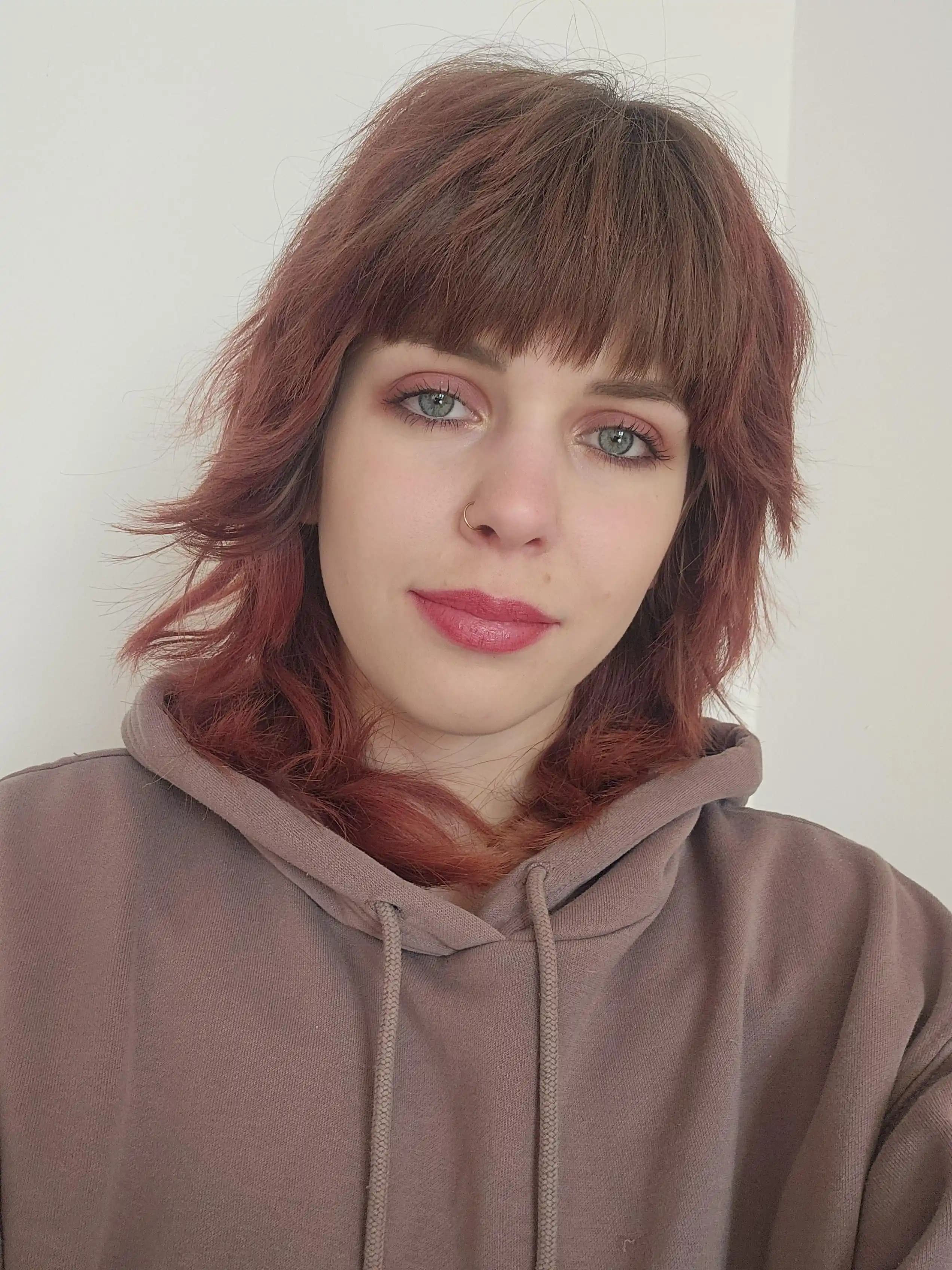 Makyajda Renk Uyumu ve Uygulama Teknikleriyle Etkileyici Görünüm Yaratma Yöntemleri