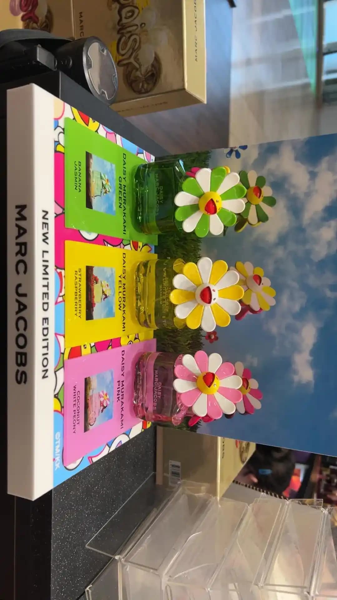 Marc Jacobs Murakami Sınırlı Sayıda Parfüm Koleksiyonu ve Renkli Koku Profilleri İncelemesi