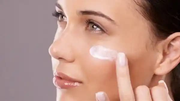 Uzun Gece Sonrası Taze ve Dinç Görünmek İçin Etkili Cilt Bakım Yöntemleri