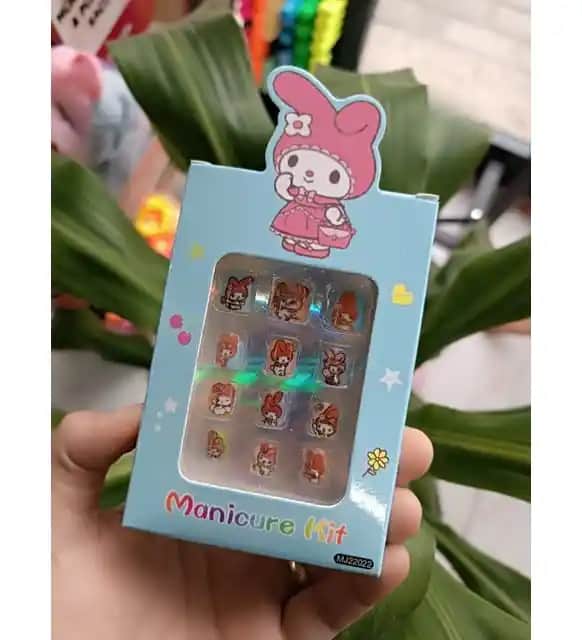 Çocuklar İçin Güvenli ve Renkli Takma Tırnak Modelleri ve Kullanım İpuçları