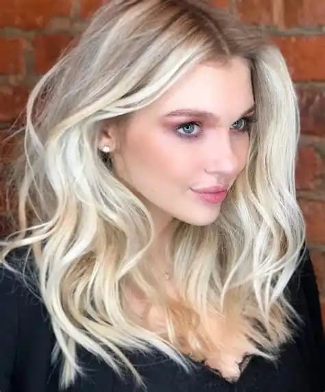 Doğal Platin Saç Rengi Nasıl Elde Edilir ve Bakımı Hakkında Kapsamlı Bilgi