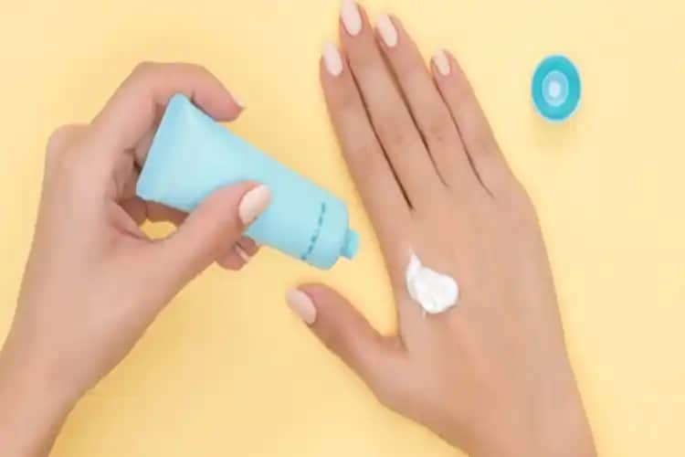 El Kremi Yüze Sürmek Ne Gibi Sonuçlar Doğurur ve Doğru Bakım Yöntemleri