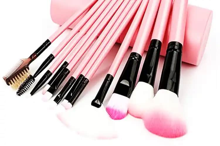 Far Fırçası Temizliği ve Hijyenin Önemi Makyajda Sağlık ve Kalite İçin