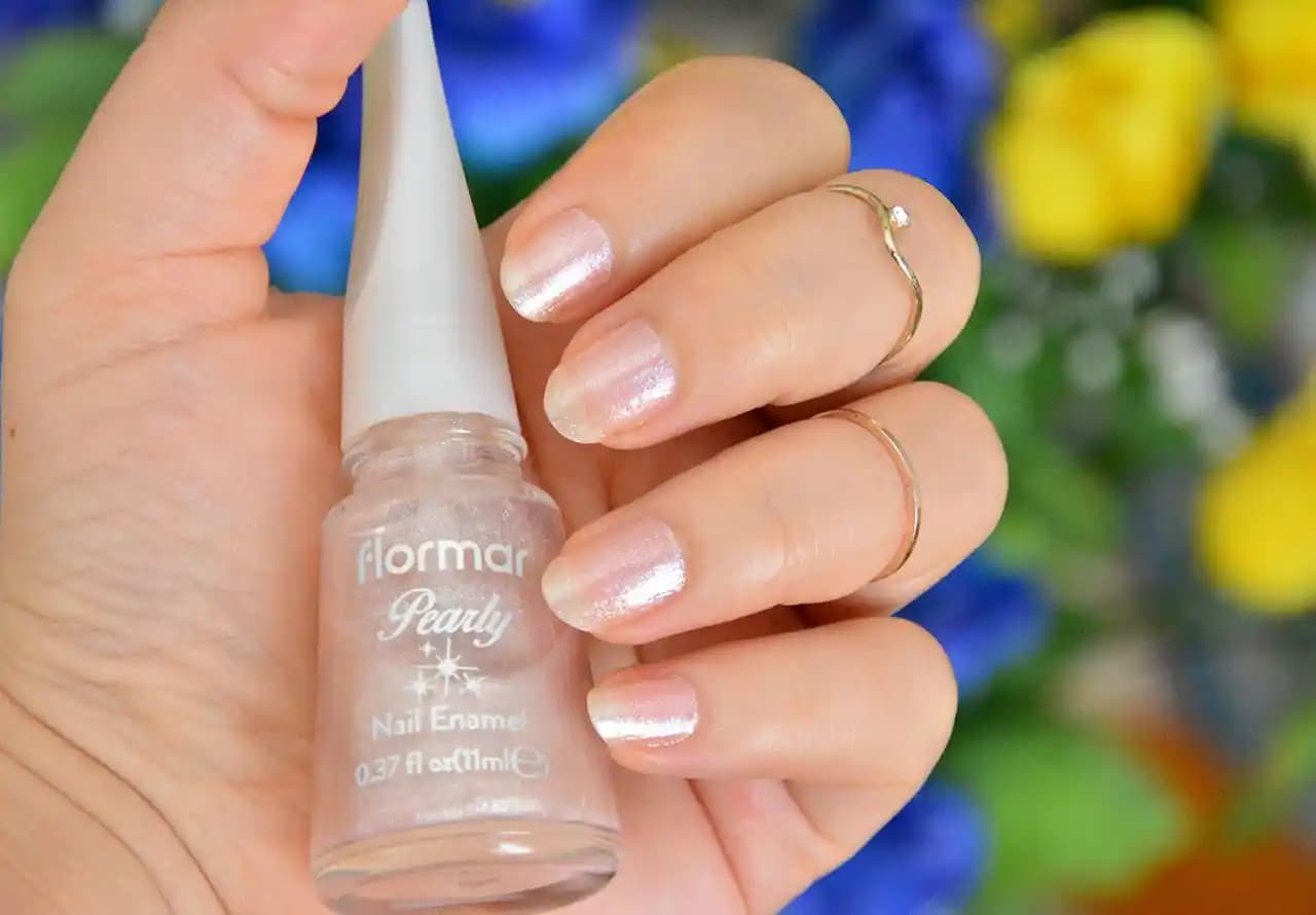 Flormar PL374 Crystal Light: Şık ve Işıltılı Tırnak Bakımı için Modern Oje Seçeneği