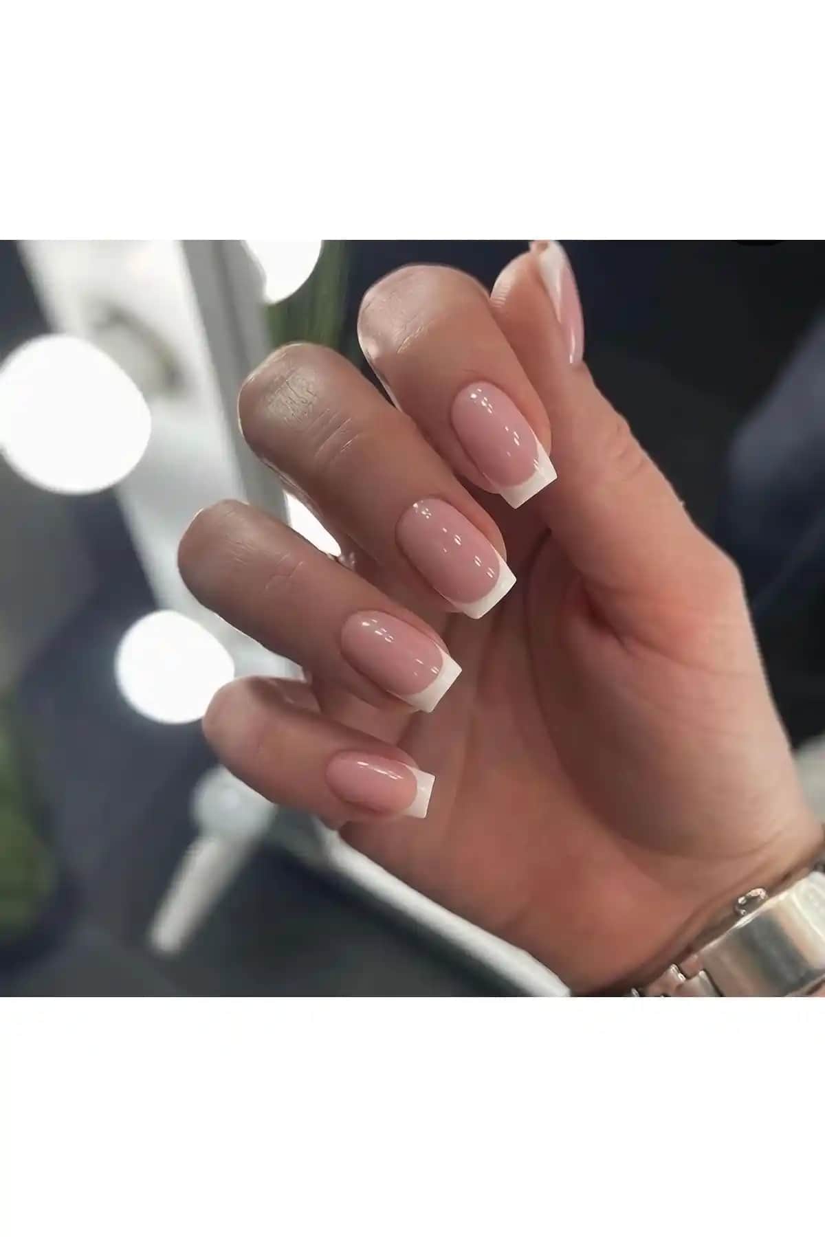 Frenchli Takma Tırnaklar ile Şıklık ve Pratiklik Sunan En Güncel Trendler