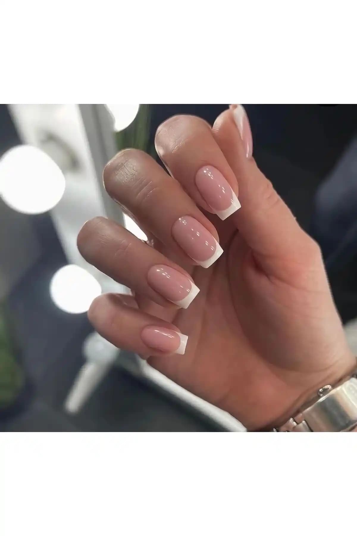 Frenchli Takma Tırnaklar ile Şıklık ve Pratiklik Sunan En Güncel Trendler