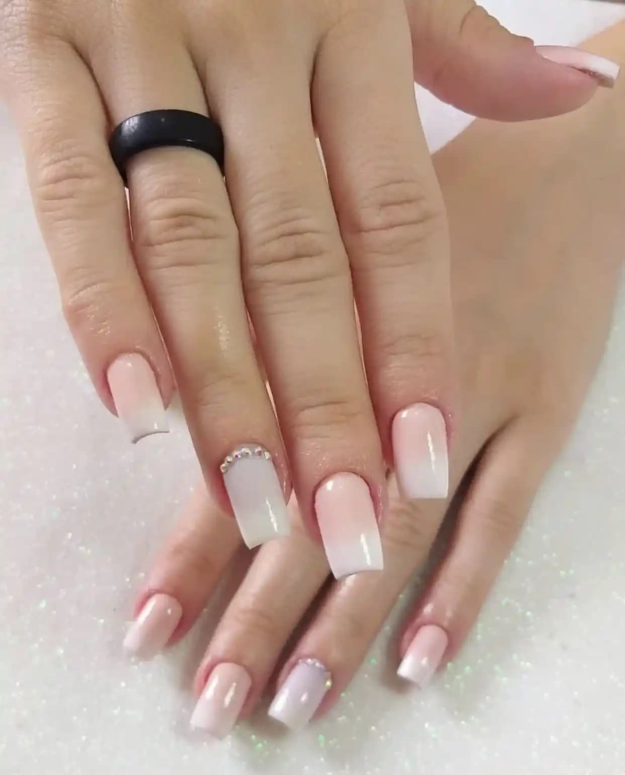 Gelinler İçin Protez Tırnak Rehberi: Düğün Gününüzde Mükemmel Görünüm İçin Tavsiyeler