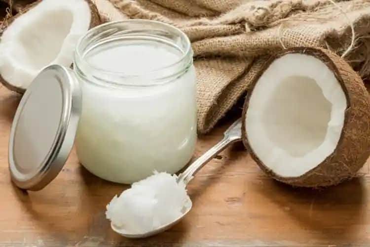 Hindistan Cevizi Yağı Saçta Ne Kadar Süre Bekletilmeli ve En İyi Kullanım İpuçları