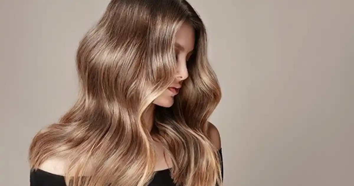 İnci Kumralı Saç Rengi Nedir ve Kimlere Uygundur Detaylı Rehber