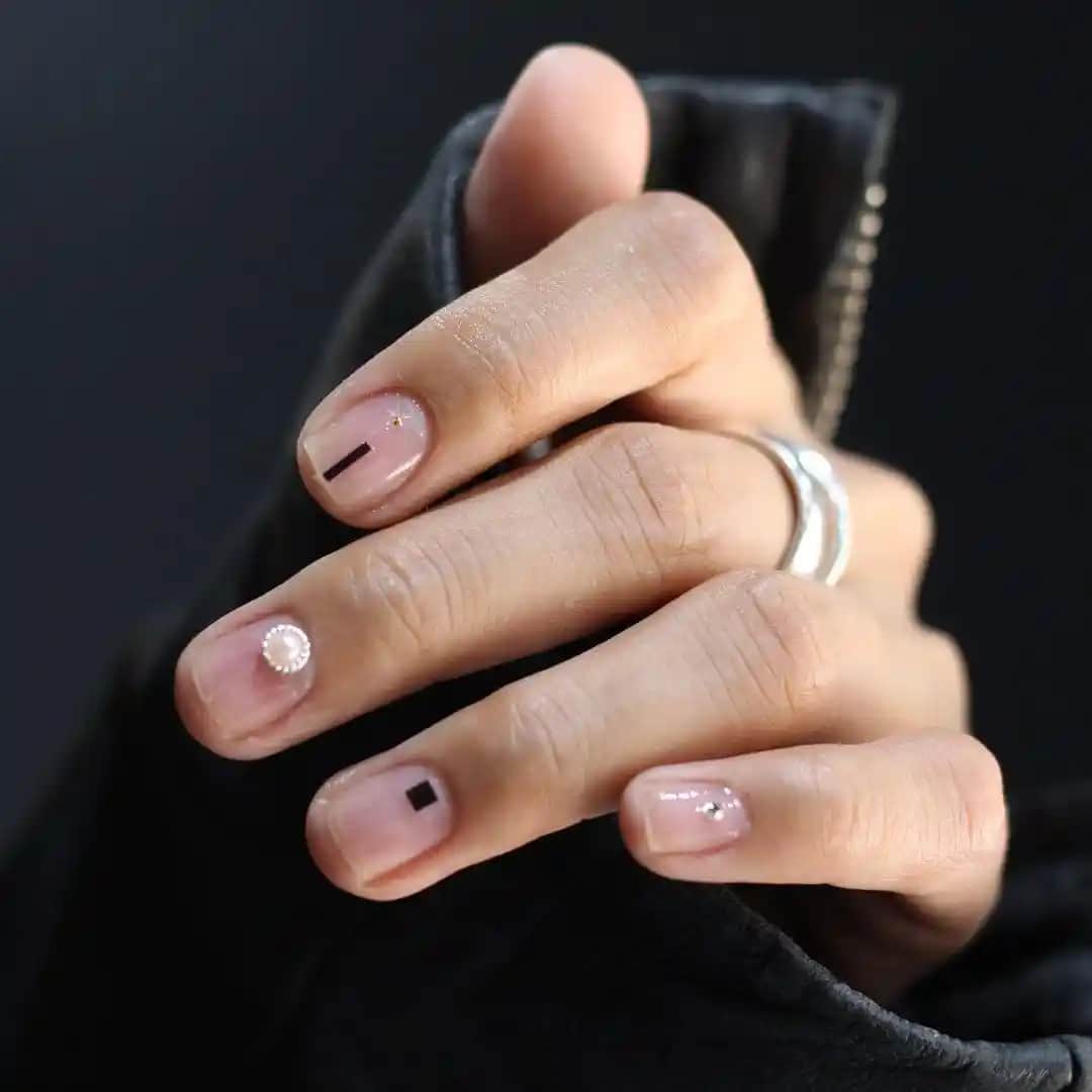 Kısa Tırnaklar İçin Modern ve Pratik Manikür Trendleri ve Stil Önerileri