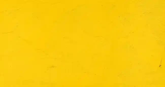 Koyu Sarı Renk: Kozmetik ve Makyajda Sıcak ve Çekici Tonların Kullanımı