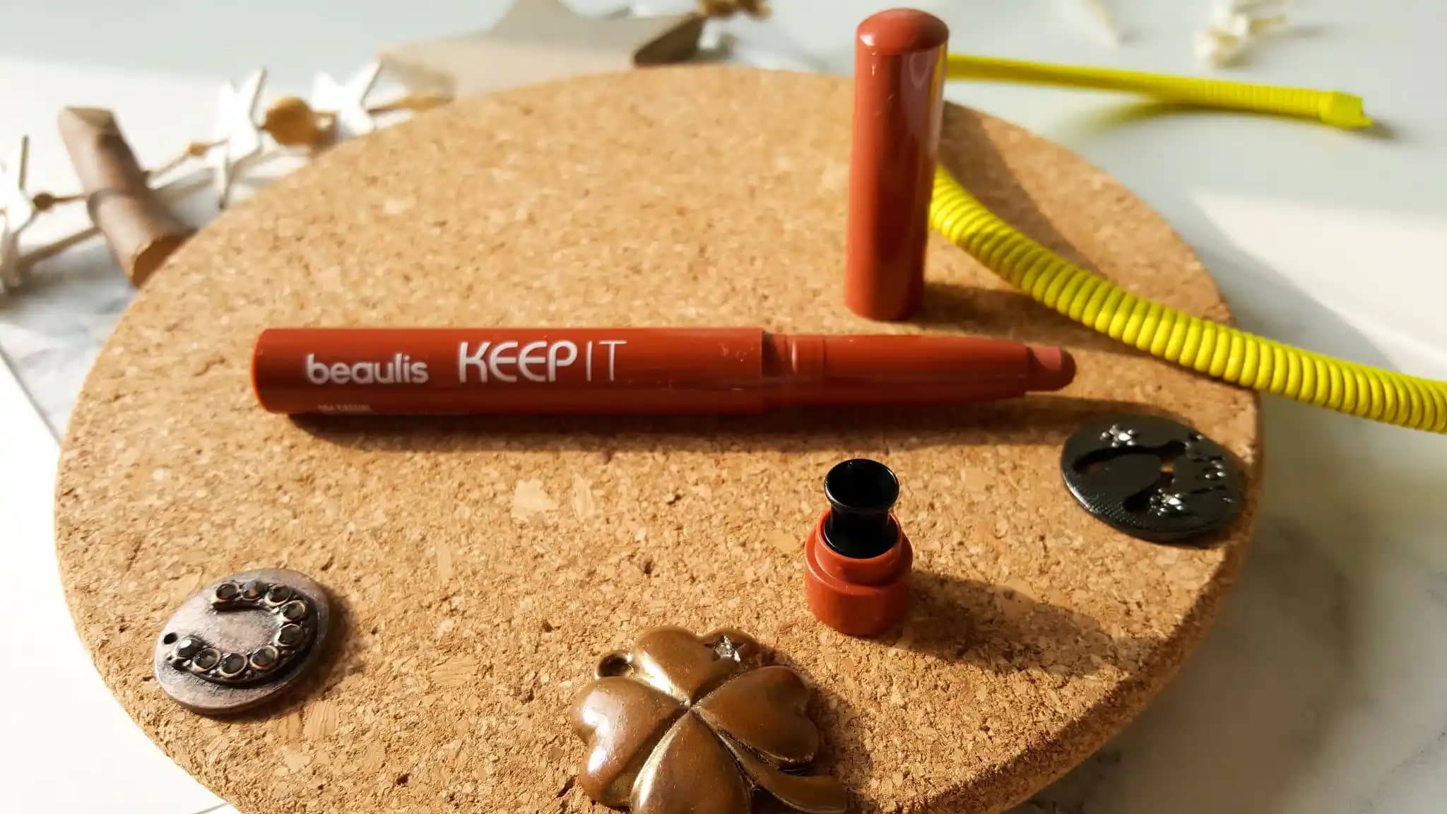 Kozmetik Dünyasında Renklerin Gücü: Doğru Ruj Seçimi ve Uygulama İpuçları