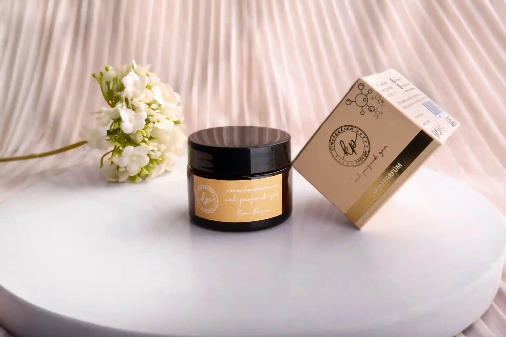 Krem Parfüm Nedir, Nasıl Kullanılır ve En İyi Seçenekler Nelerdir