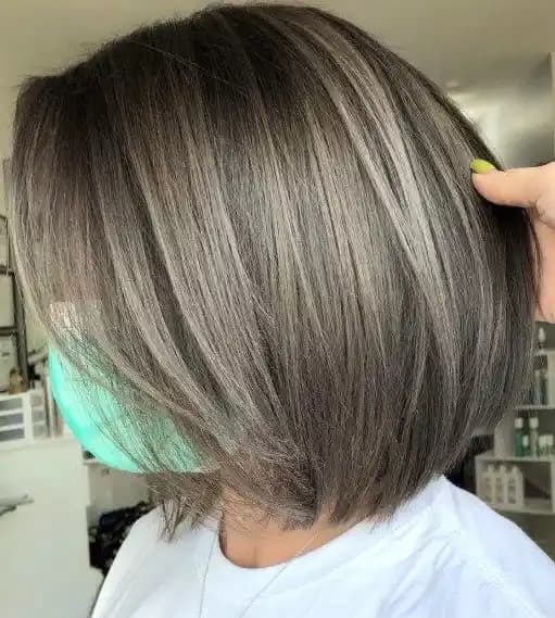 Küllü Kumral Saç Rengi: Modern ve Zarif Bir Görünüm İçin En İyi Seçenekler