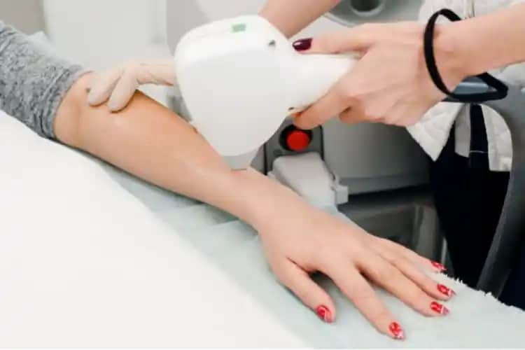 Lazer Sonrası Dikkat Edilmesi Gerekenler: Güvenli ve Etkili Kozmetik Uygulamalar