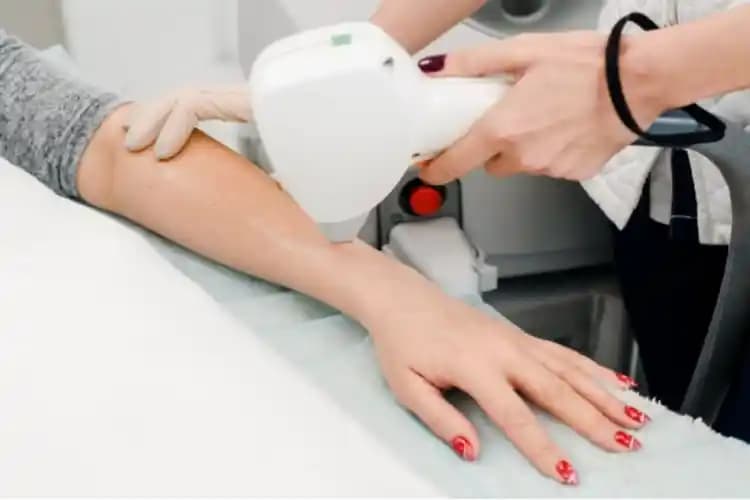 Lazer Sonrası Dikkat Edilmesi Gerekenler: Güvenli ve Etkili Kozmetik Uygulamalar