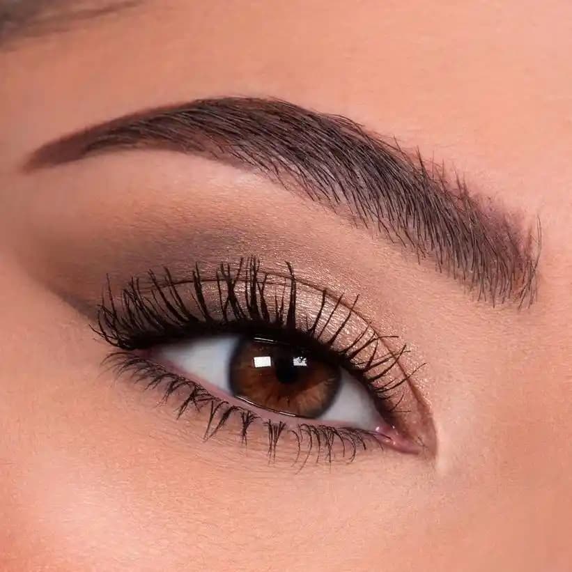 2025'te Makyajda Ustalık: Doğal Güzelliğinizi Ortaya Çıkaracak 7 Sır