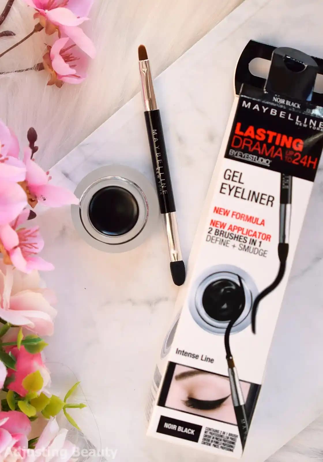 Maybelline Jel Eyeliner: Uzun Süre Dayanan ve Geniş Renk Seçenekleriyle Mükemmel Göz Makyajı