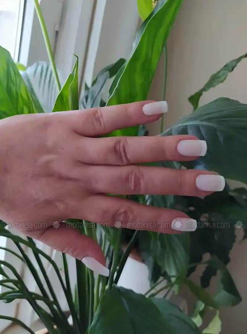 Sağlıklı ve Doğal Tırnak Bakımı Trendleri: Güçlendirme ve Koruma Yöntemleri