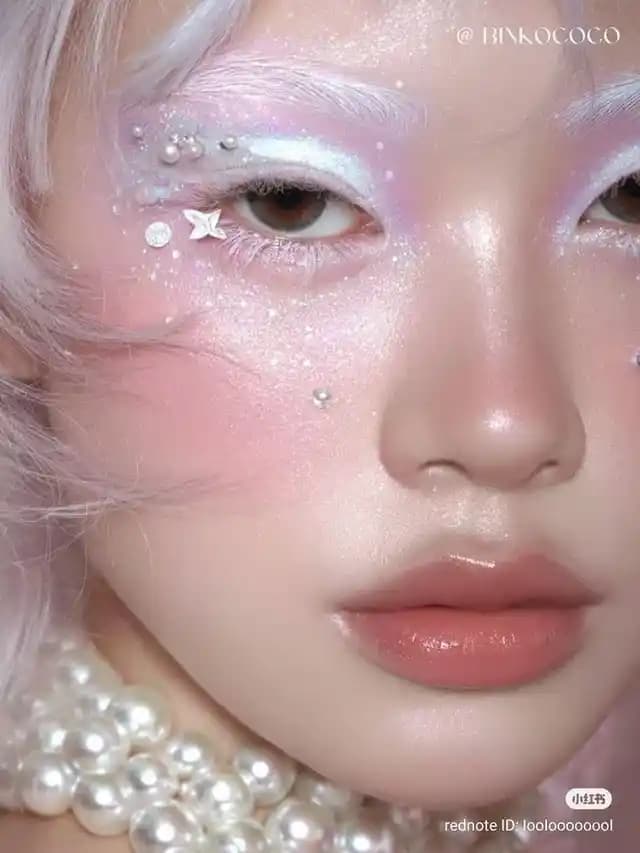 Ethereal ve İnci Parıltılı Makyaj Stilleri İçin Ürün ve Uygulama Rehberi