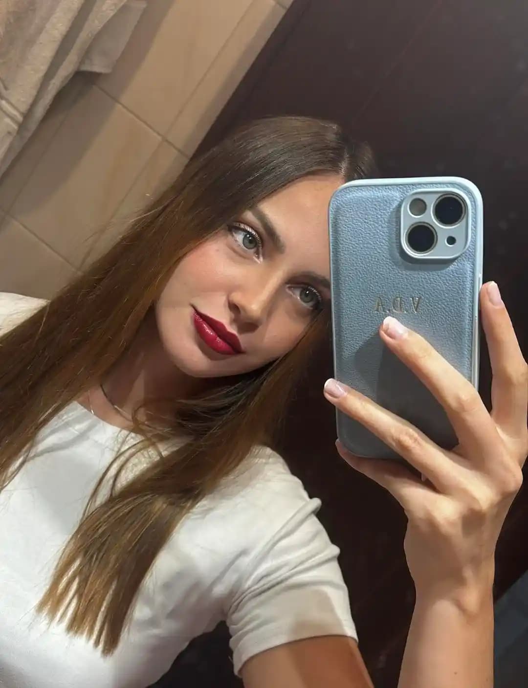 Kırmızı Rujun Makyajdaki Rolü ve Cilt Alt Tonuna Göre Doğru Ton Seçimi