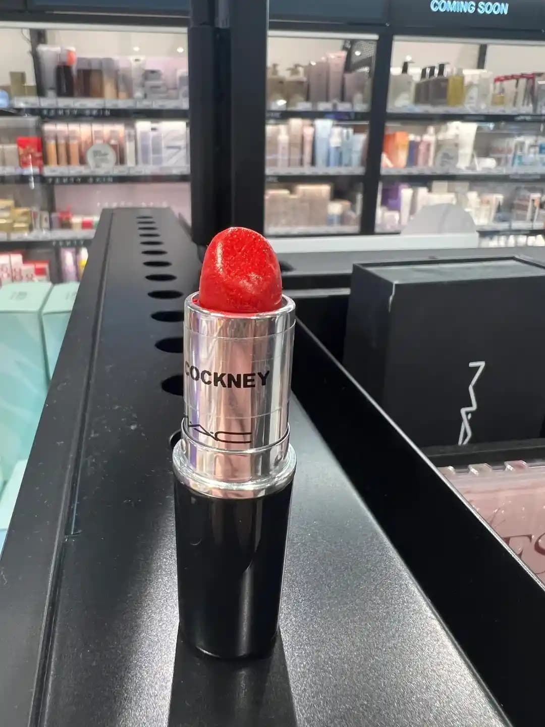 Sıcak ve Soğuk Tonların Ruj Seçimine Etkisi ve Pembeye Dönüşme Sorunu Çözümleri