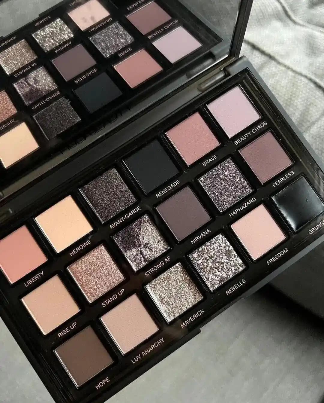 Soğuk Tonlu Smokey Göz Makyajı Paletleri: Huda Beauty, Natasha Denona ve Alternatifler