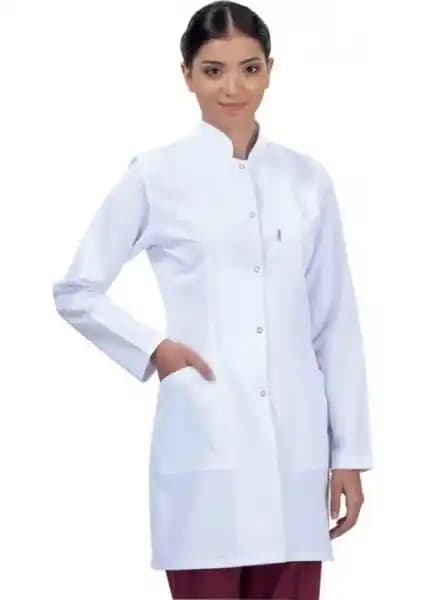 Sağlık ve Eğitim Sektörleri İçin En Uygun Beyaz Önlük Modellerinin Karşılaştırması