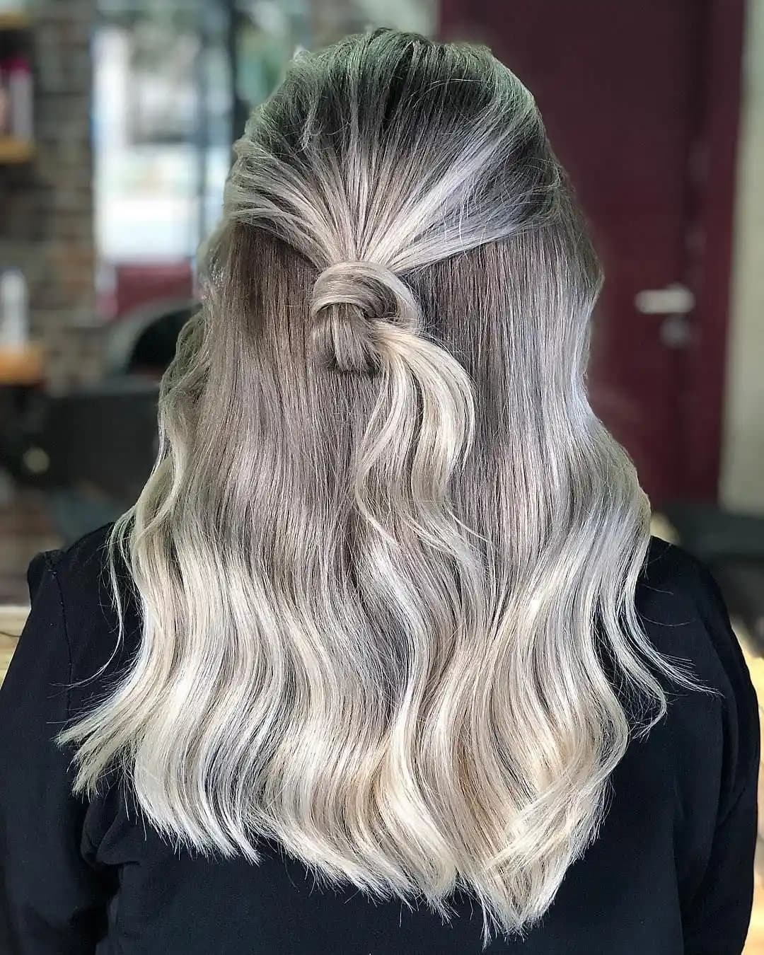 Platin Sarısı Saç Rengi: Doğru Uygulama ve Bakım İpuçlarıyla Parlaklık Sağlama