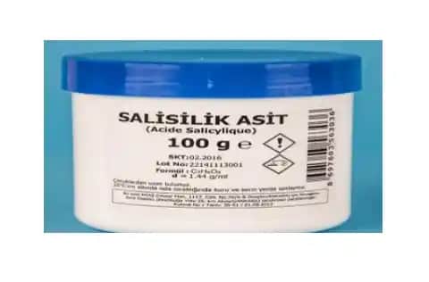 Salisilik Asit: Akne ve Yağlı Ciltler İçin Güçlü Bir Cilt Bakım Bileşiği