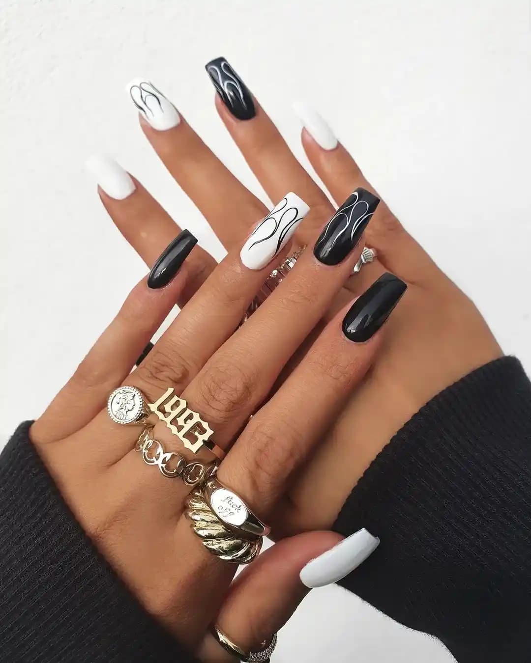 Siyah Protez Tırnak Trendleri ve Modelleri 2024 Güncel Fiyatlar ve Bakım İpuçları
