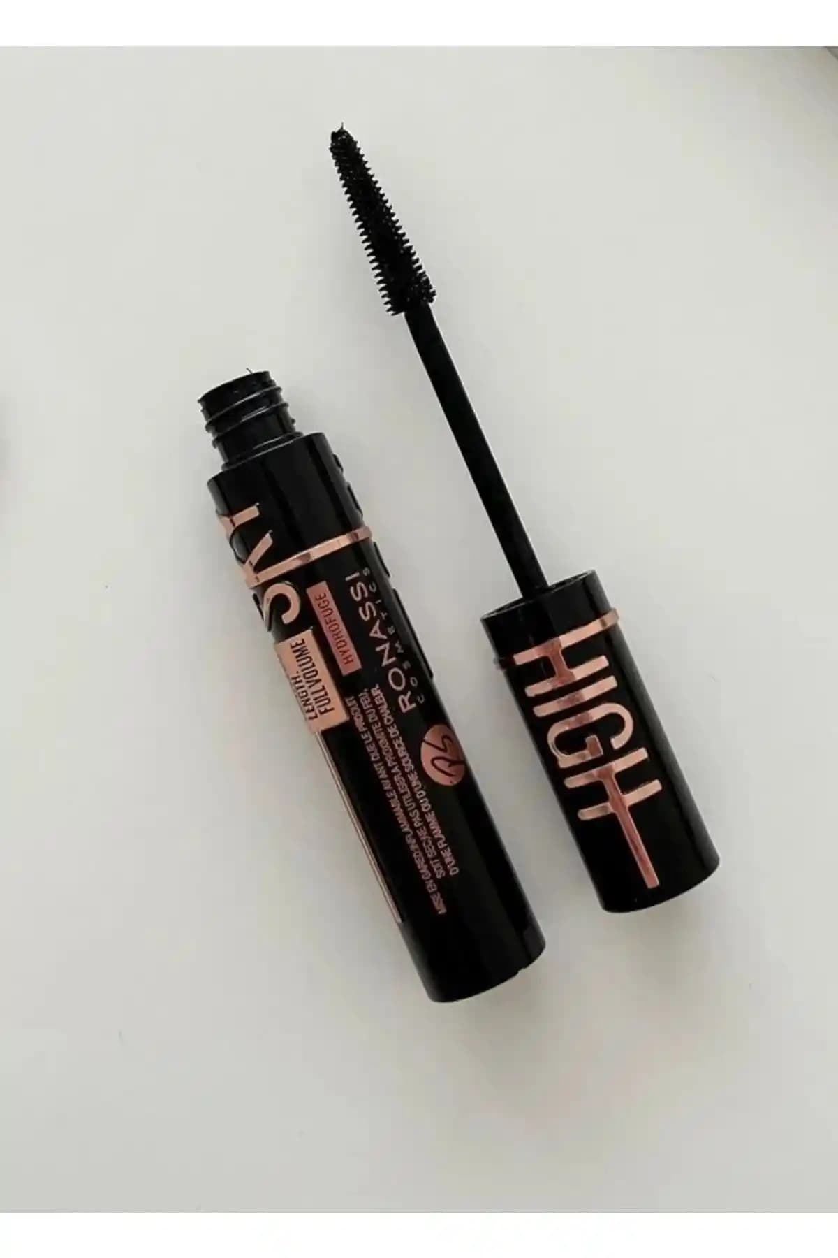 Sky High Siyah Maskara ile Uzun ve Hacimli Kirpikler İçin Profesyonel Makyaj Rehberi