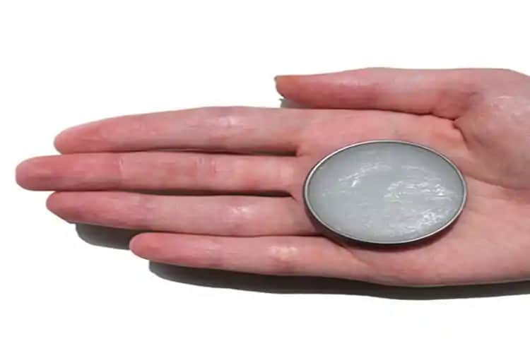 Yetişkinlerde Pişik Tedavisinde Vazelin Kullanımı ve Güvenilirlik Analizi