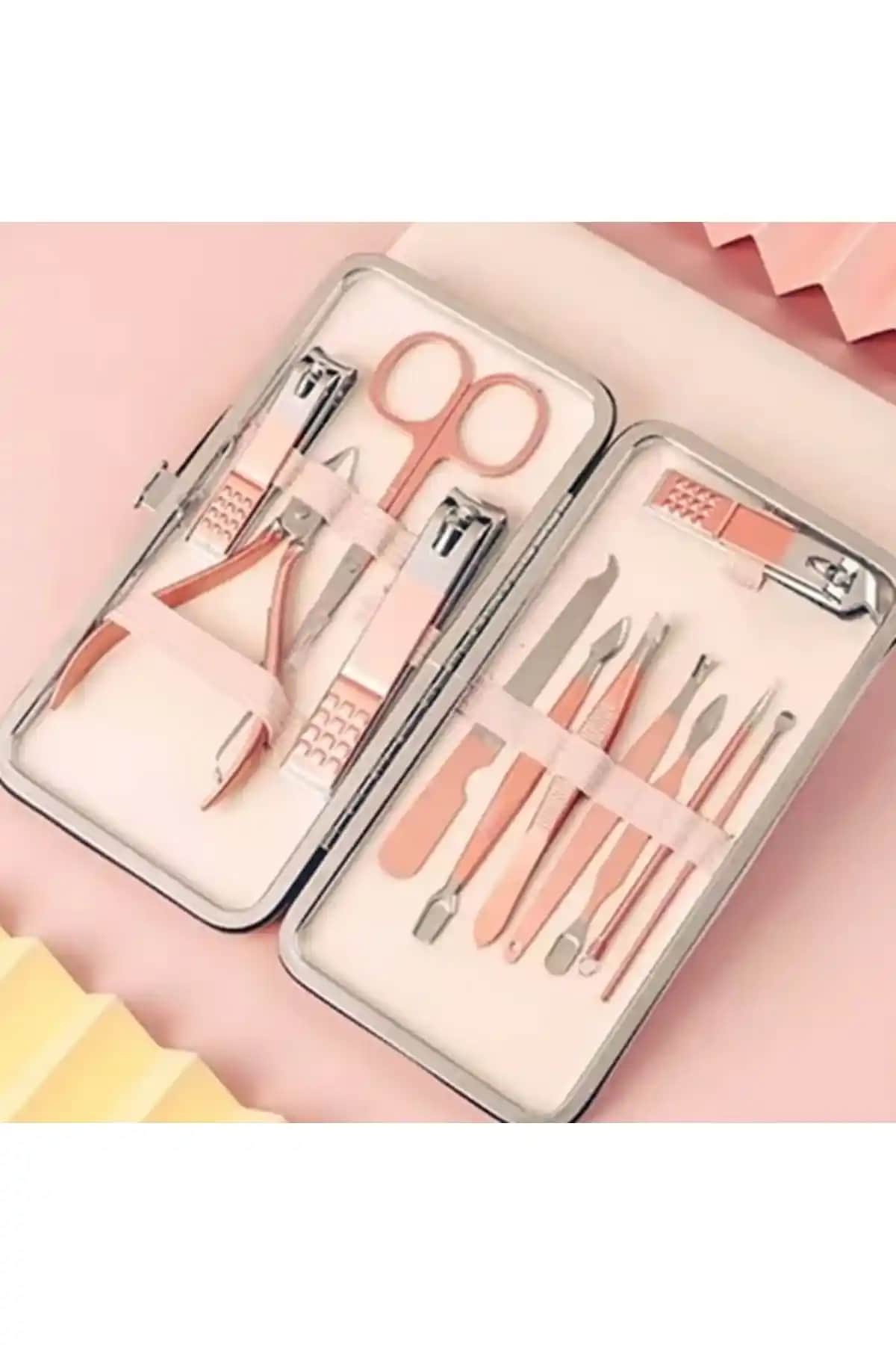 Gaman ve Santa Maria 12 Parça Manikür Pedikür Setleri Karşılaştırması