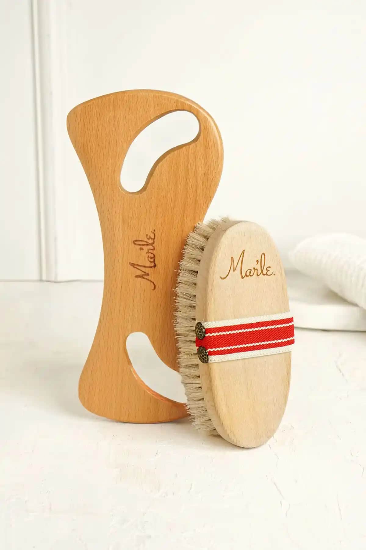 Mar’le Doğal At Kılı Fırçası ve Ahşap Selülit Masaj Aleti ile Etkili Cilt Bakımı