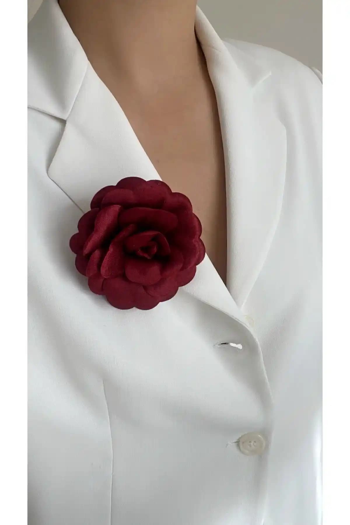 Âlâ Atelier Iğneli Kumaş Gül Broşu Zarif ve Şık Tasarımıyla Dikkat Çekici Bir Aksesuar