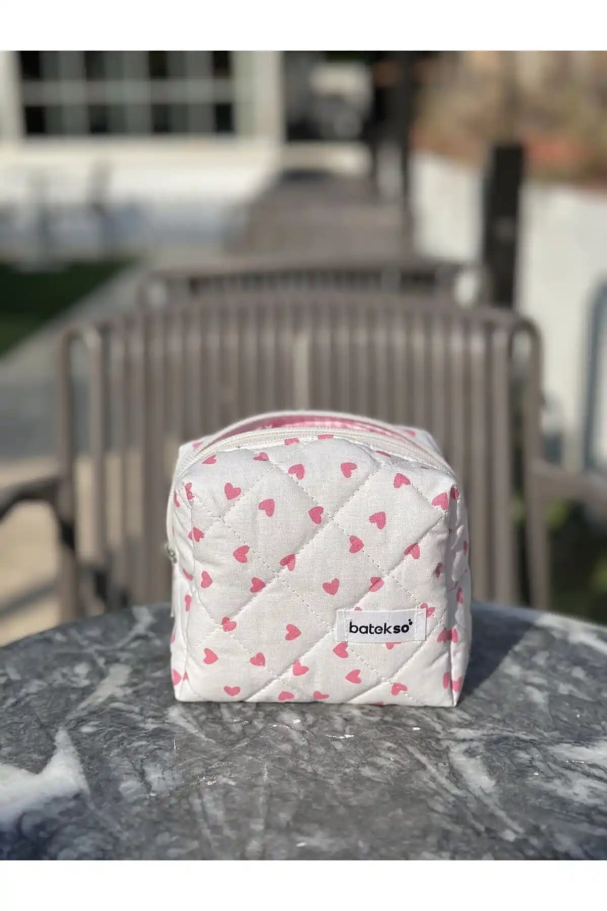 Batekso Mini Pembe Kalp Desenli Makyaj Çantası Şık ve Pratik Kullanım İçin Uygun