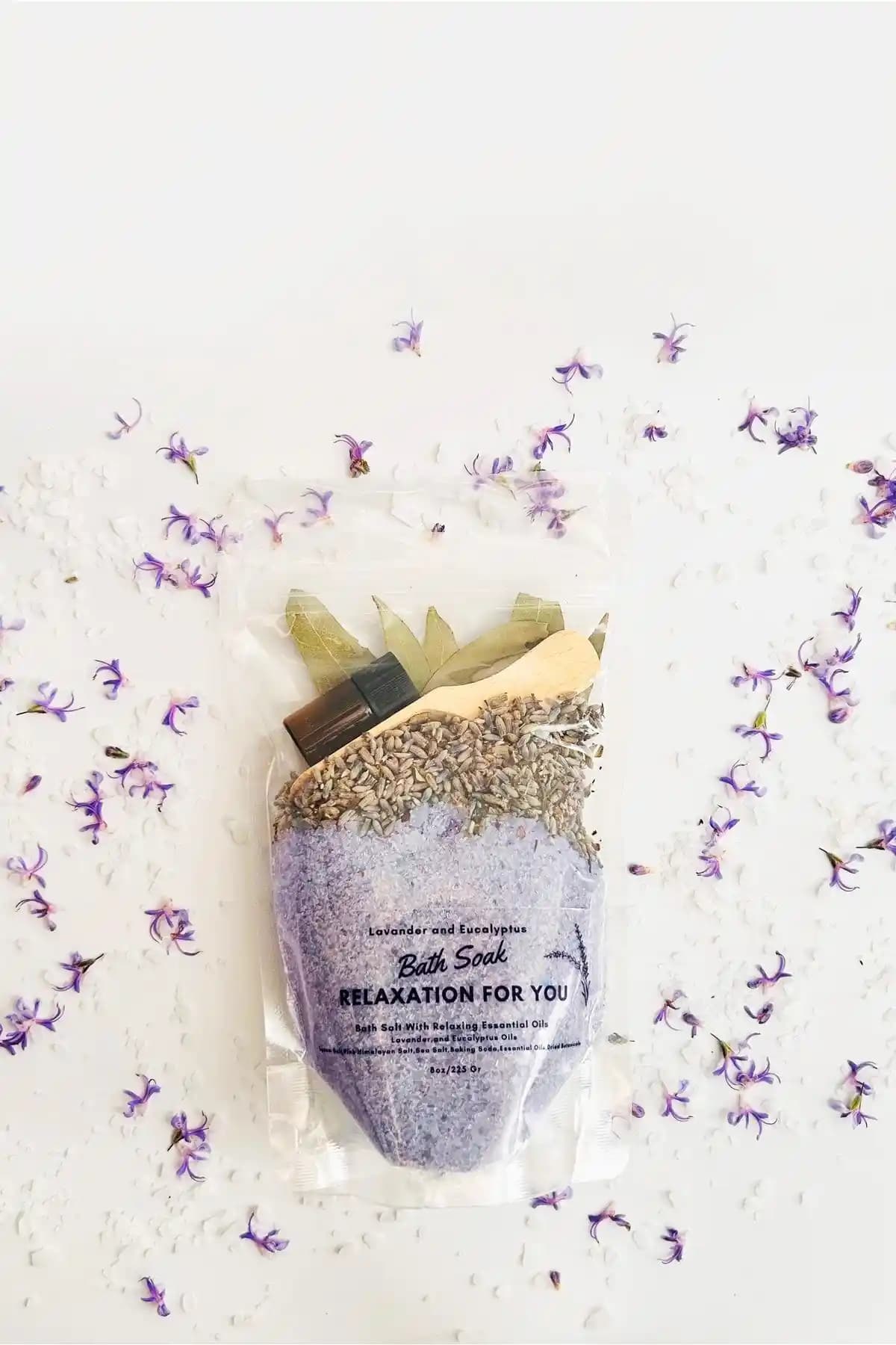 Bathbox Lavanta ve Okaliptüs Yağlı Banyo Tuzu ile Rahatlama ve Cilt Yenileme Deneyimi