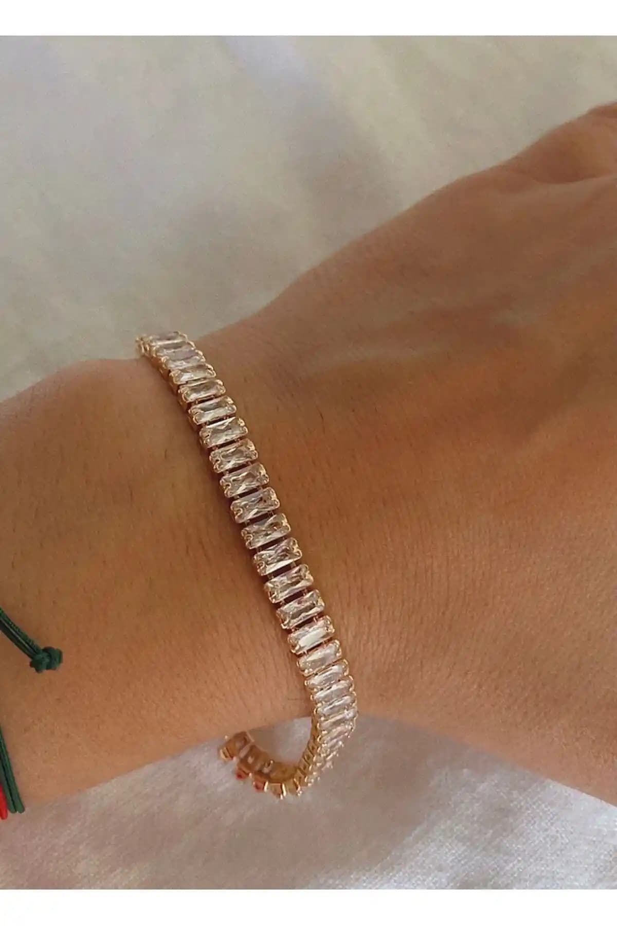 Demokan Kadın Lüks Su Yolu Kararmaz Bileklik: Şıklık ve Dayanıklılığı Bir Arada Sunar