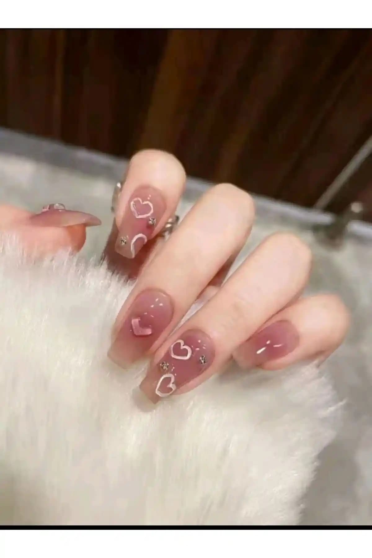 Genel Markalar 24 Lü Takma Tırnak Seti: Estetik ve Kullanışlı Güzellik Aracı